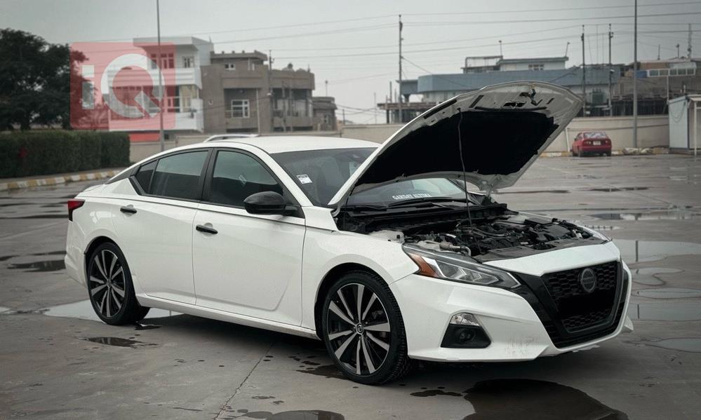 نيسان ألتيما